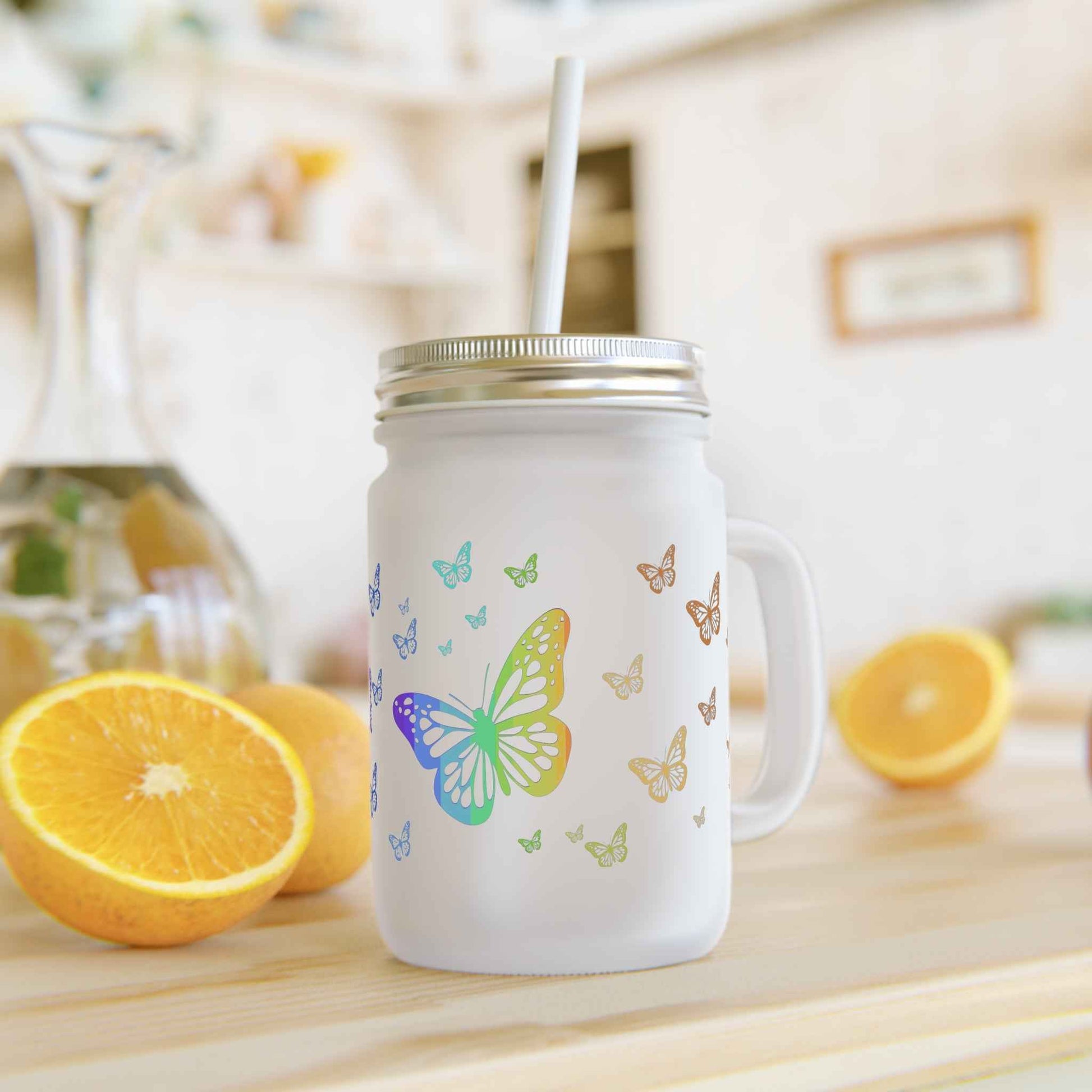Agrega color a tu hogar con esta hermosa jarra de vidrio.